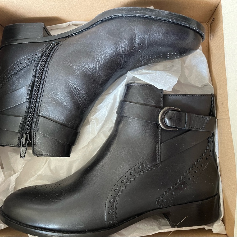 Brand new size 8 women’s Clark boots